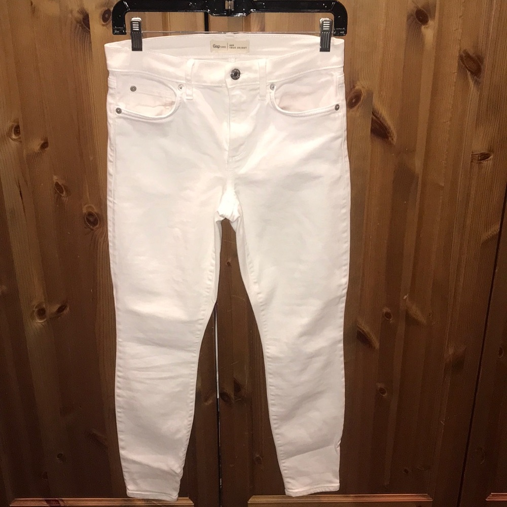 Gap white skinny jeans. Size 26R.